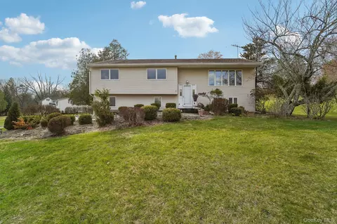1 Dike Dr, Ramapo, NY 10952