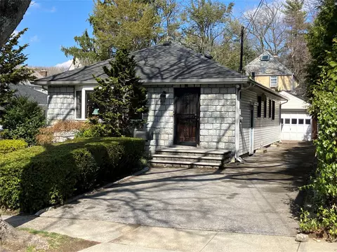 45-21 Iris Ln, North Hempstead, NY 11020