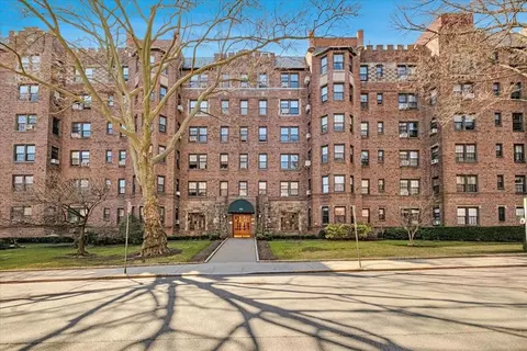 253 Garth Rd #4E, Scarsdale, NY 10583