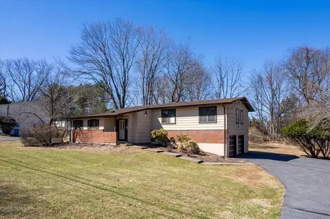 13 Barrie Dr, Ramapo, NY 10977