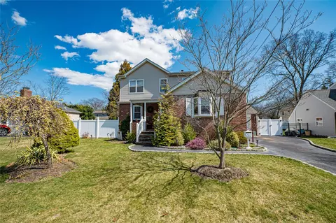 518 Asharoken Blvd Bay Shr, Bay Shore, NY 11706