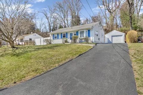 29 N Lexow Ave, Clarkstown, NY 10954