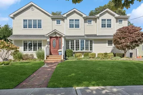 1707 Carroll Ave, Merrick, NY 11566