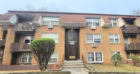 160 Kearsing Pkwy #E, Ramapo, NY 10952