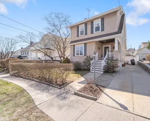 122 Morsemere Ave, Yonkers, NY 10703