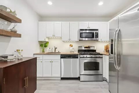 396 Country Club Ln, Pomona, NY 10970