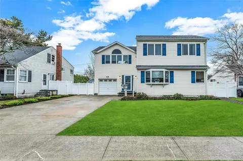 12 Ceil Pl, Bethpage, NY 11714