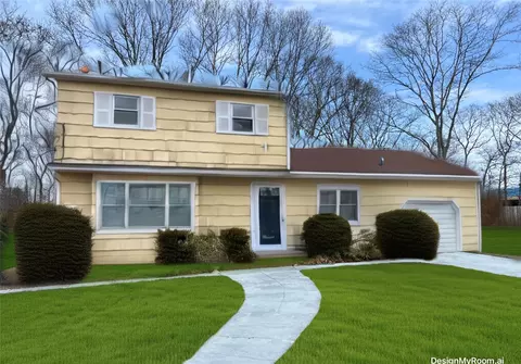 101 Mastic Blvd W, Shirley, NY 11967