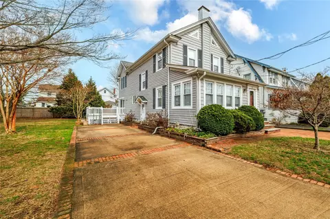 158 S Forest Ave, Rockville Centre, NY 11570