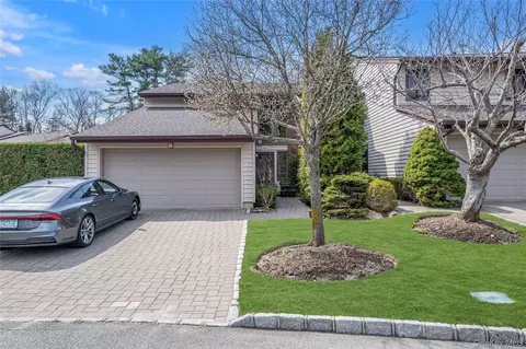 44 Maple Run Dr #44, Jericho, NY 11753