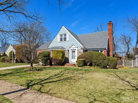 8 Milburn Ct, Freeport, NY 11520