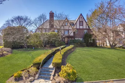 10 Byworth Rd, New Rochelle, NY 10804