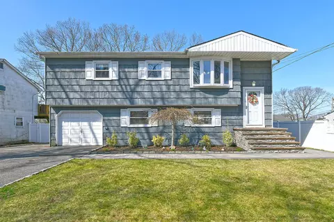 330 Port Ave, Ronkonkoma, NY 11779