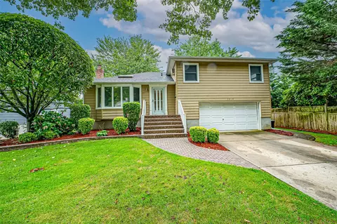 1818 Wilson Ave, Merrick, NY 11566