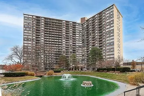 2 Bay Club Dr #21Z3, Bayside, NY 11360