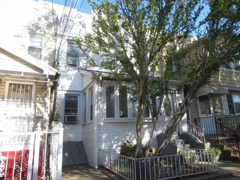 78-17 95th Ave, New York, NY 11416