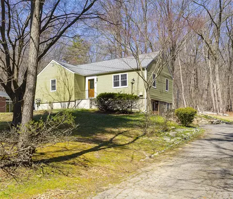 24 Chestnut Ln, Newburgh, NY 12550