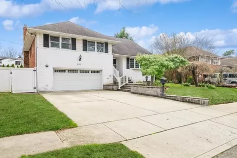 633 Nelson Pl, Westbury, NY 11590