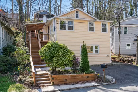 32 Glenna Little Trl, Huntington, NY 11743