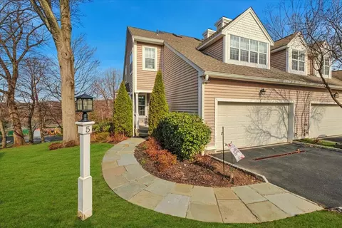 5 Clubway Cir, Yonkers, NY 10710