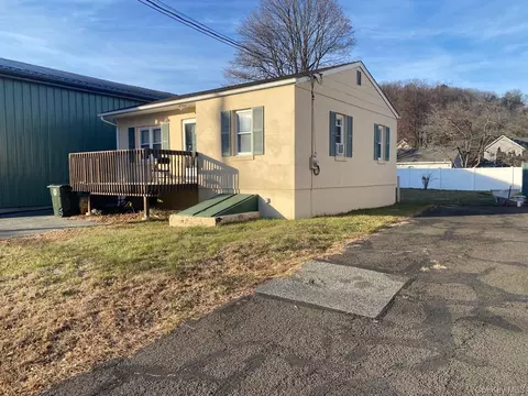 38 Fifth St, Ramapo, NY 10931