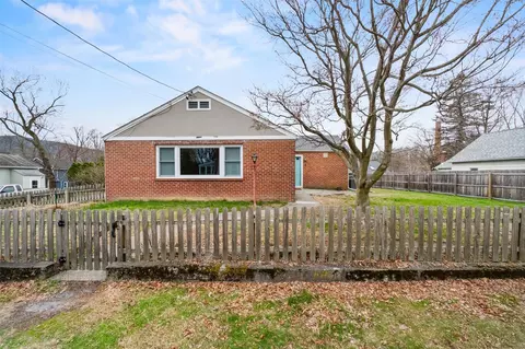 4 York St, Beacon, NY 12508