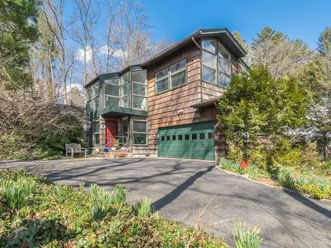 356 Littleworth Ln, Sea Cliff, NY 11579