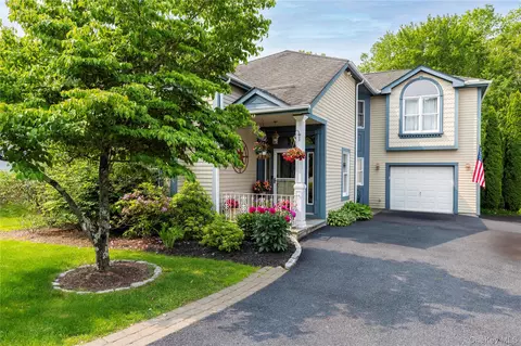 32 Coventry Cir, Mahopac, NY 10541
