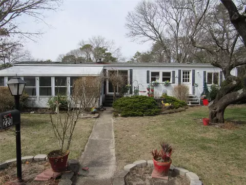 525-220 Riverleigh Ave, Riverhead, NY 11901