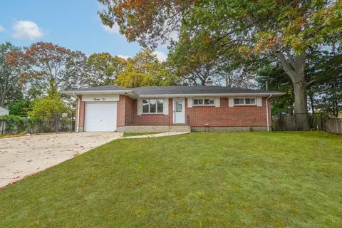 22 Paula Blvd, Selden, NY 11784