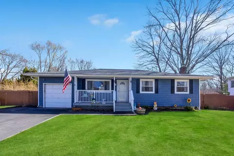 15 Abbott Ave, Mastic, NY 11950