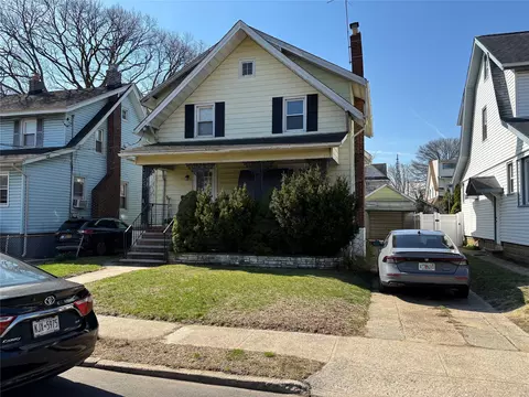 69 Langdon Pl, Lynbrook, NY 11563