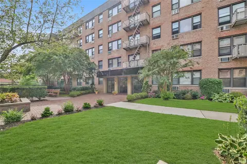 3 Birchwood Ct # 4B, Mineola, NY 11501