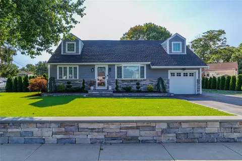645 Hawkins Blvd, Copiague, NY 11726