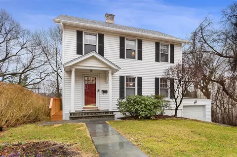 7 Newcomb Pl, White Plains, NY 10606