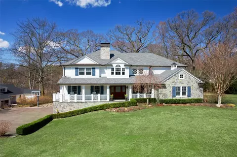 94 Gristmill Ln, North Hempstead, NY 11030