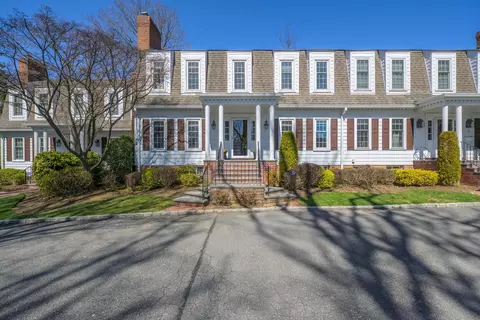 2 Duke Of Gloucester, North Hempstead, NY 11030