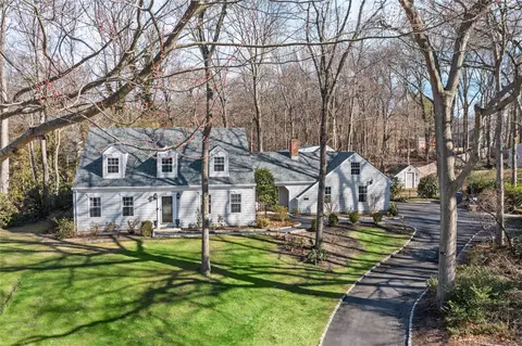 7 Yellow Brick Ct, Northport, NY 11768