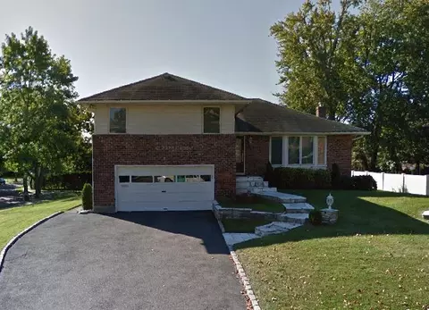 26 Larch Dr, North Hempstead, NY 11040