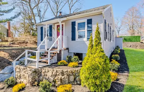 32 Oxalis Rd, Rocky Point, NY 11778