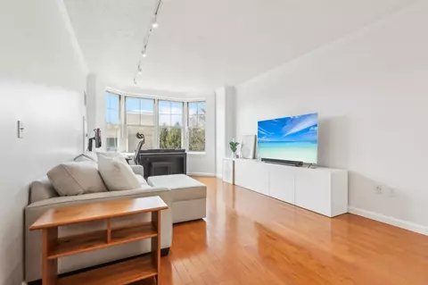 300 Mamaroneck Ave #615, White Plains, NY 10605