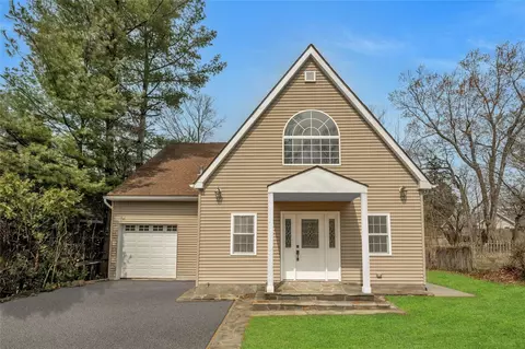 250 Sparkle Rd, Yorktown, NY 10598