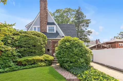 32-31 166th St, Flushing, NY 11358