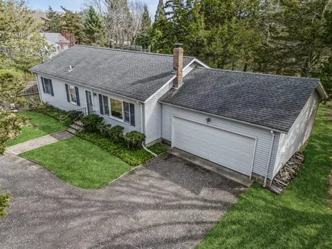 6980 N Bayview Rd, Southold, NY 11971