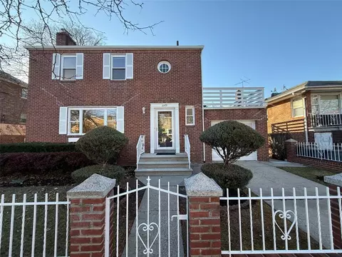 3379 Campbell Dr, New York, NY 10465