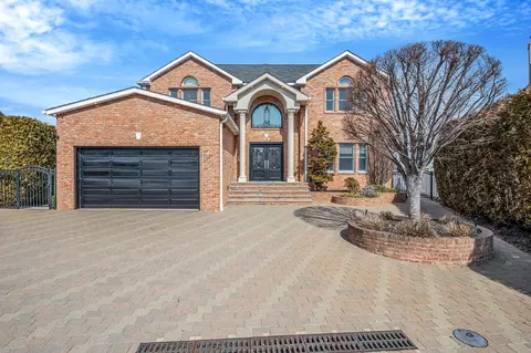 2707 Easa Pl, Bellmore, NY 11710