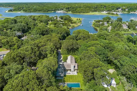 25 Oyster Shores Rd, East Hampton, NY 11937