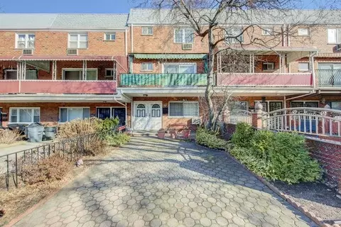 5039 60th St, New York, NY 11377