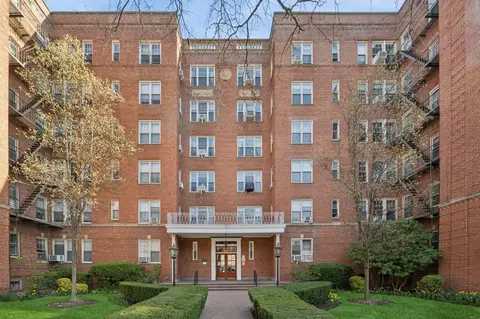 68-37 108 St #2E, Forest Hills, NY 11375