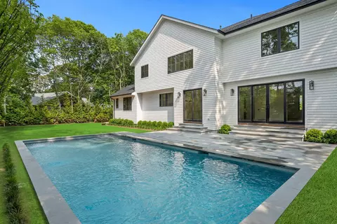466 Montauk Hwy, Westhampton Beach, NY 11978